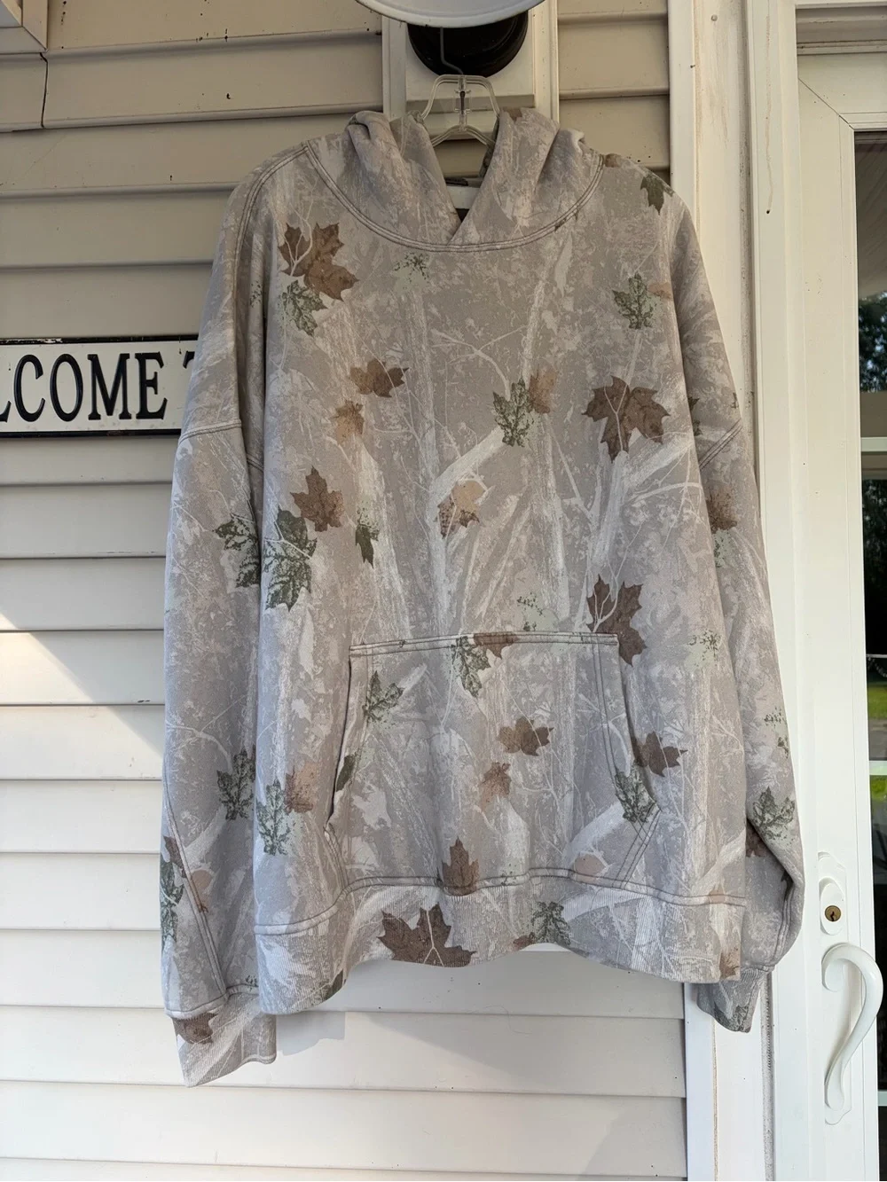 Men’’s Hooded Leaf-Print Pullover Sweater - Light Gray